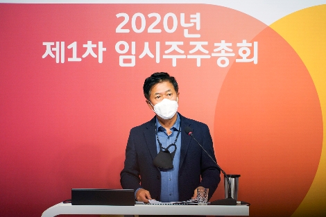 박정호 사장이 26일 오전 10시 서울 을지로 본사 수펙스홀에서 열린 임시주주총회에서 주주들에게 모빌리티 사업 추진 의미와 비전을 설명하고 있는 모습. 사진=SK텔레콤
