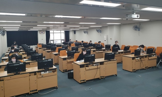 11월 27일 오전 부산경찰청 정보화교육장에서 제1차 불송치결정서 작성 경진대회를 실시하고 있다.(사진제공=부산경찰청)