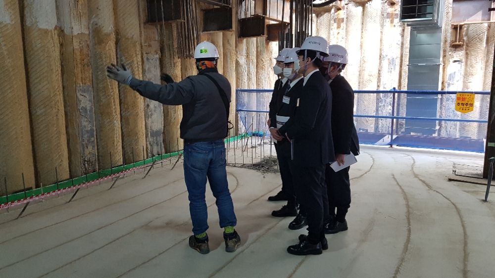 요진건설산업 2020년 하반기 신규 입사자들이 현장 교육 훈련(OJT)을 받고 있다.(사진=요진건설산업)