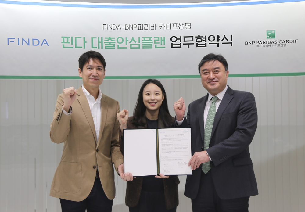 핀다 X BNP파리바 카디프생명 MOU (좌측부터 박홍민·이혜민 핀다 공동 대표이사, 오준석 BNP파리바 카디프생명 대표이사 사장).(사진=핀다)