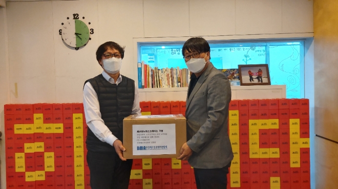 사진=(왼쪽부터) 김범용 부천희망재단 상임이사, 박용현 ㈜오토켐코리아 대표 겸 부천 제조업 경영자 연합회 사무국장