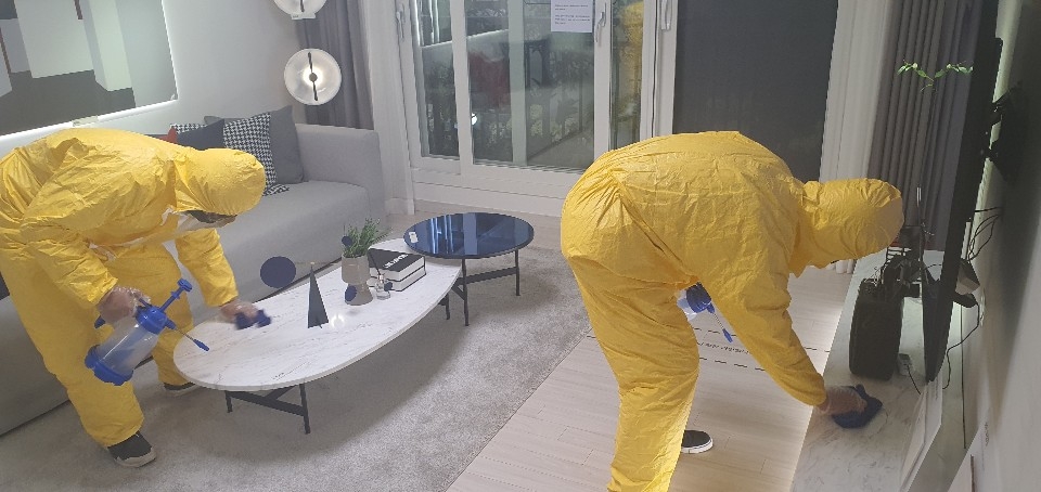 방역 실시 중인 힐스테이트 포항 모델하우스 모습.