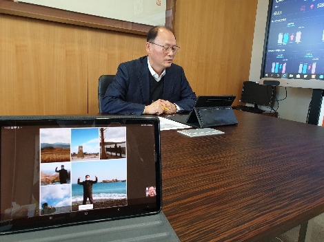 비대면 간담회를 진행하고 있는 농협 김태환 축산경제 대표이사. 사진=농협