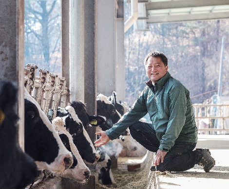 제 3회 청정축산환경대산 동복목장 원유국 농장주. 사진=농협