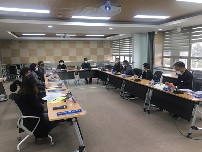 22일 중앙회의실에서 열린 ‘필수노동자 실태조사 용역 착수보고회’.(사진제공=경상남도)