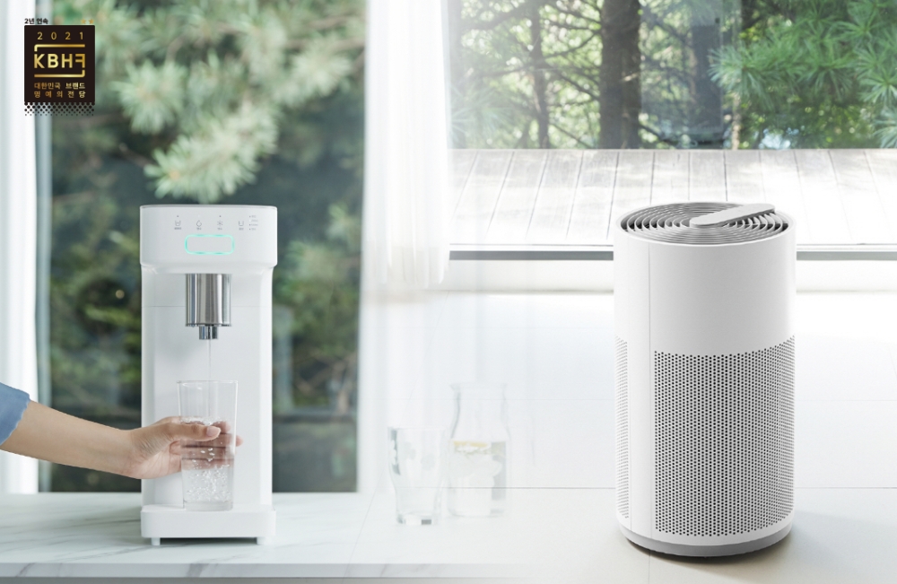 올해 수상 제품인 스스로 직수 정수기(왼쪽)와 올클린 공기청정기.(사진=SK네트웍스)