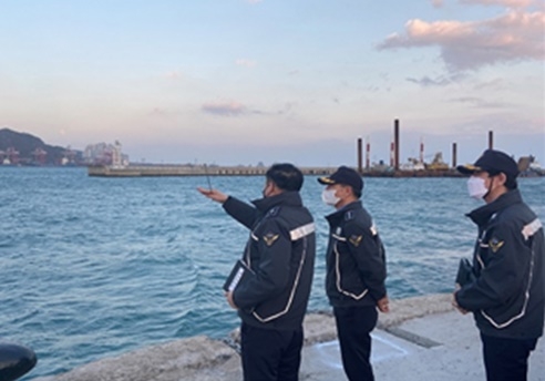설 연휴를 앞두고 박형민 부산해양경찰서장이 관내 안전점검을 실시하고 있다.(사진제공=부산해양경찰서)