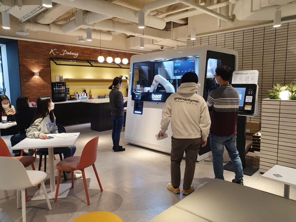 로봇카페 비트 100호점 돌파