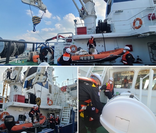 해양경찰직원이 단정강화 훈련을 하고 있다./해양경찰직원이 구명뗏목작동법을 교육하고 있다.(사진제공=울산해양경찰서)