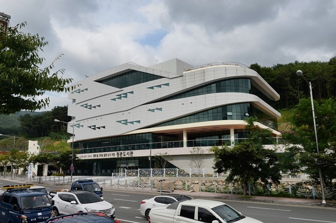 정관도서관 전경.(사진제공=부산 기장군)