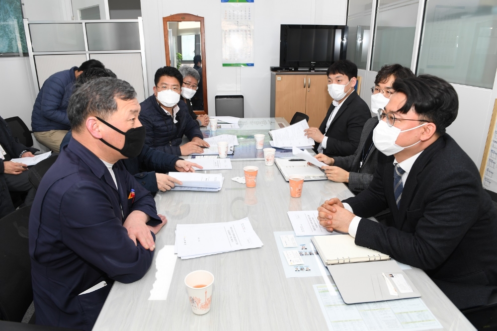 2월 19일 오규석 기장군수는 국토교통부를 방문해 도심융합특구 지정 사업 관계자를 만나, 동남권 방사선 의·과학 일반산업단지 일원이 ‘도심융합특구’로 지정될 수 있도록 국토교통부 차원의 적극적인 협조를 요청하고 있다.(사진제공=부산 기장군)