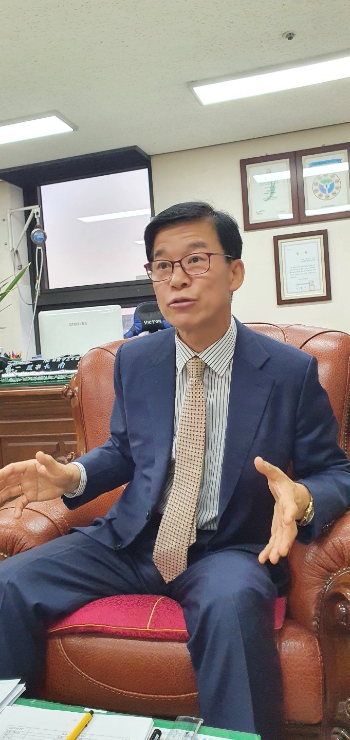 지난 5일, 한국판소리보존회 남정태 이사장이 기자간담회를 통해 현안에 대해 이야기 하고 있다.