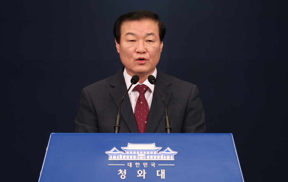 정만호 국민소통수석이 19일 오후 청와대 춘추관 대브리핑룸에서 청와대 직원 토지거래 내역 2차 조사결과 관련 브리핑을 하고 있다.(사진=연합뉴스)