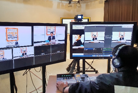 서울 양천구 KT 목동타워 소재의 KT 크리에이터팩토리센터에서 1인 크리에이터를 꿈꾸는 소상공인들을 대상으로 온라인 교육을 진행하는 모습. 사진=KT