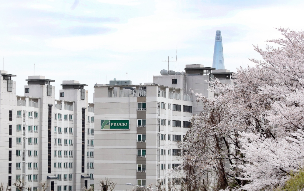 대우건설이 2013년 국내 최초로 벽식구조 아파트를 리모델링한 ‘워커힐 푸르지오’ 단지 전경.(사진=대우건설)