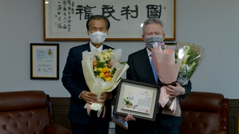 자총, 강원도 산불 피해 및 수해 복구 지원 감사패 수상