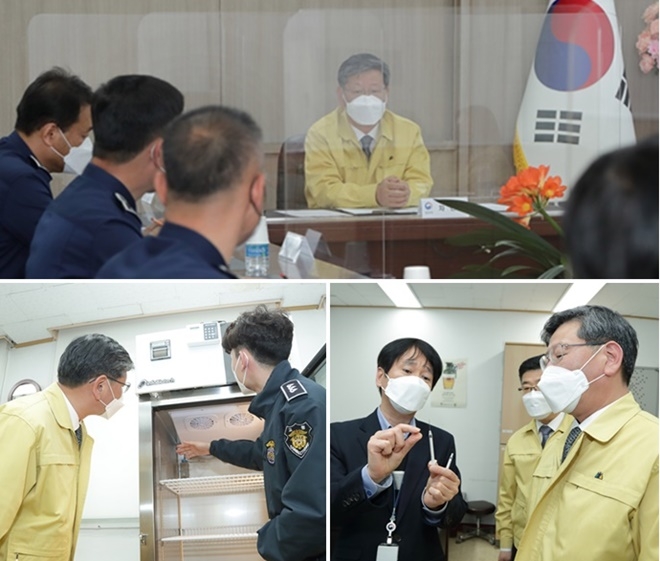 이용구 차관이 코로나19 대응 상황을 보고 받고 코로나19 백신접종 준비상황을 점검하고 있다.(사진제공=법무부)