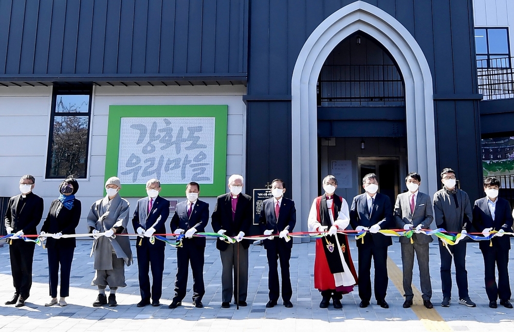 풀무원, 화재 후 재건한 ‘강화도 우리마을’ 새 콩나물 공장 준공식 참석