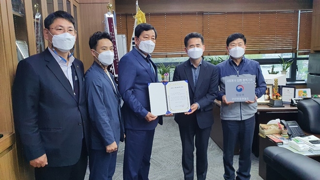 관내 4개 지역농협을 협력기관으로 지정하는 업무협약.(사진제공=안산준법지원센터)