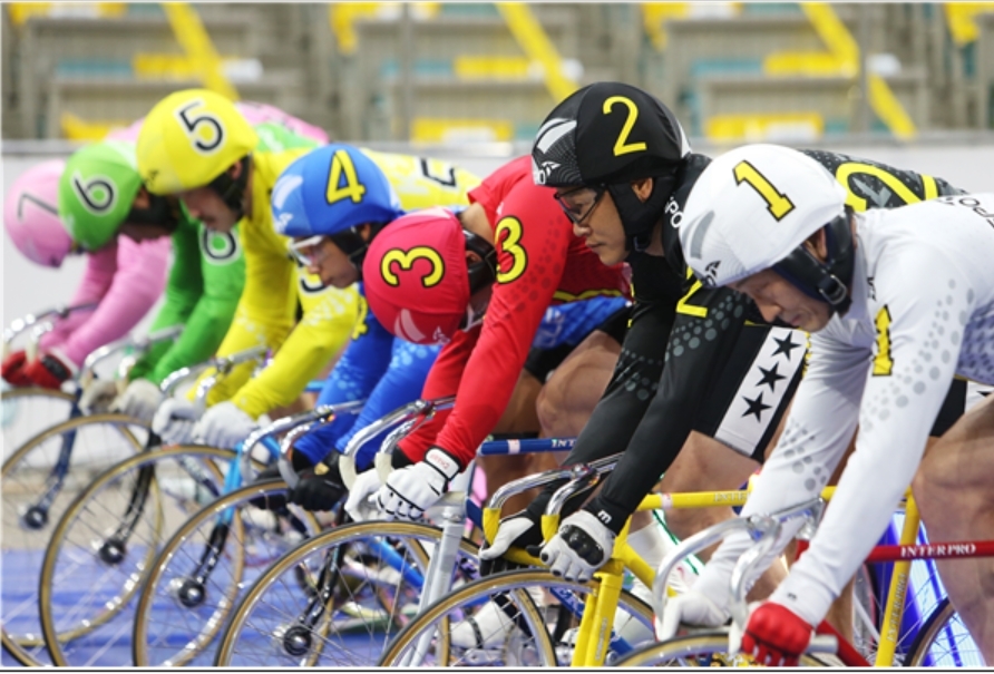 지난 8일 광명 스피돔에서 열린 모의 경주에 출전한 선수들이 출발을 위해 준비하고 있다. 이번 부분재개장은 광명스피돔과 미사 경정장에서는 무관중으로 경주가 열리며 7개 지점에만 고객 입장이 가능하다. (사진=국민체육진흥공단)