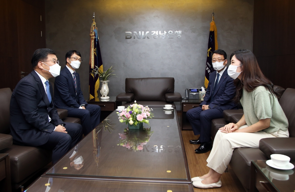 BNK경남은행 이순빈 계장, 부친에게 신장 이식 ‘효행(孝行) 실천’