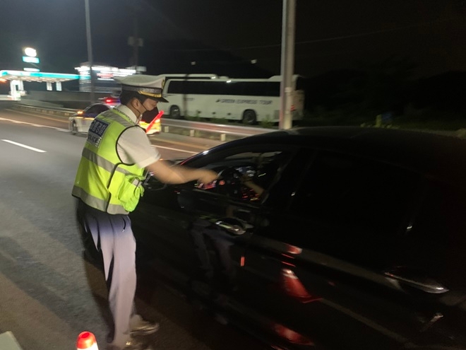 음주단속 모습.(사진제공=창원서부경찰서)