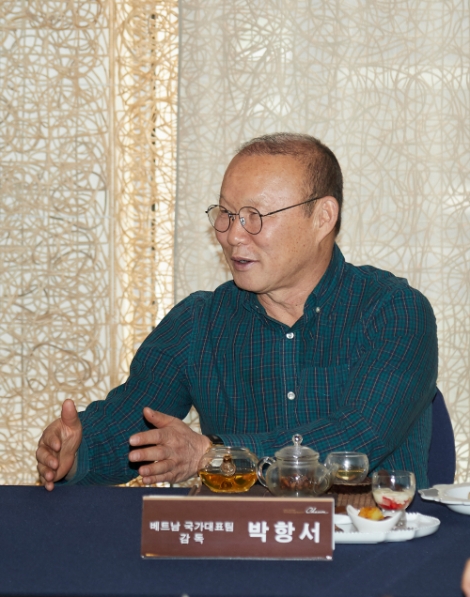 차움, 박항서 감독 명예회원 재위촉