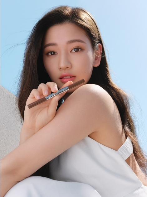 토니모리, 여름의 싱그러움을 담은 2021 서머 메이크업 룩 공개 이미지.(사진=토니모리)