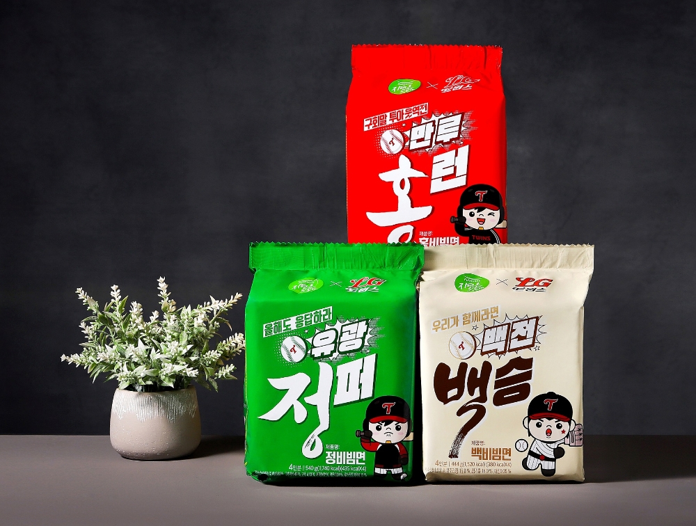 풀무원, ‘정·백·홍 비빔면’ LG트윈스 우승 기원 한정판 출시