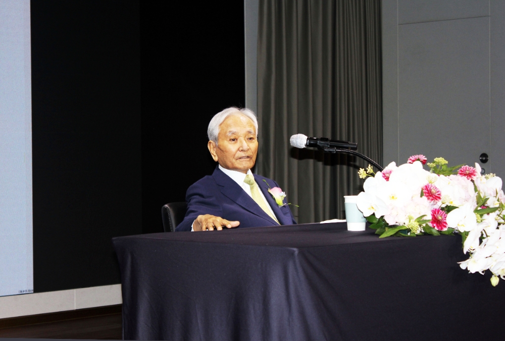 창업주 최준명 회장이 창립 45주년 기념사를 하고 있다.(사진=요진건설산업)
