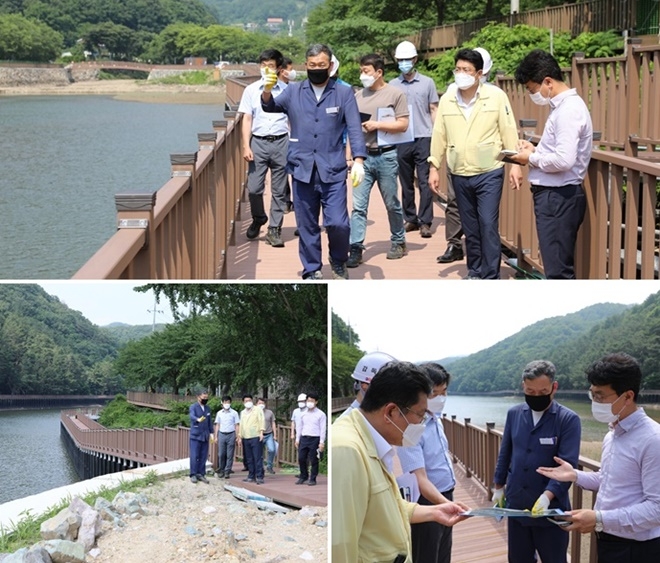 오규석 부산기장군수는 특히 유모차나 휠체어 사용자들도 하천변 산책로 이용시 불편함이 없도록 산책로 보행환경 개선을 위해 적극 노력해 달라고 주문하고 있다. (사진제공=부산 기장군)