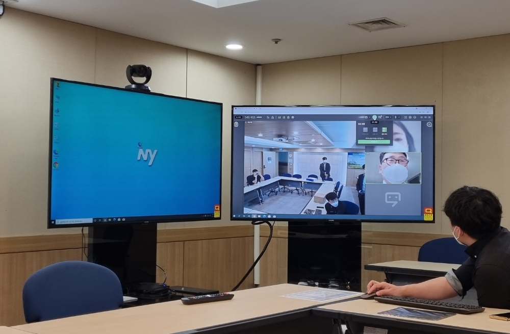 화상회의 시스템을 구축한 역 회의실.(사진=코레일)