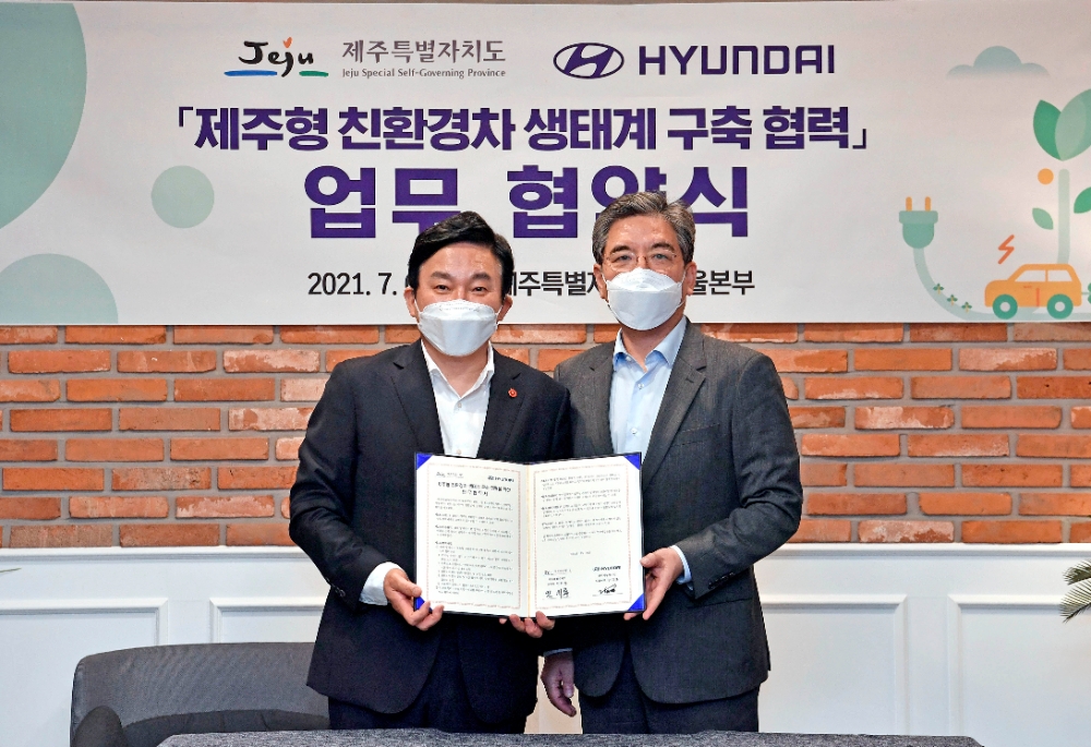 (왼쪽부터) 원희룡 제주도지사, 장재훈 현대차 사장.(사진=현대자동차)