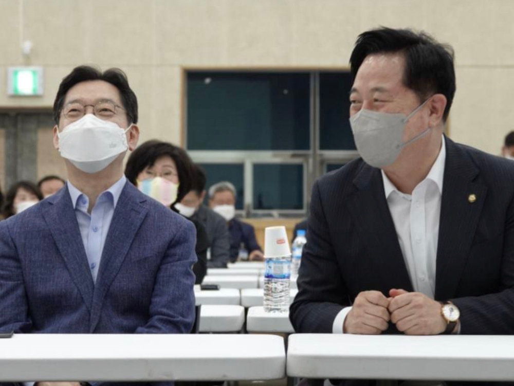 김경수 경남도지사와 김두관 국회의원.(사진제공=김두관의원실)