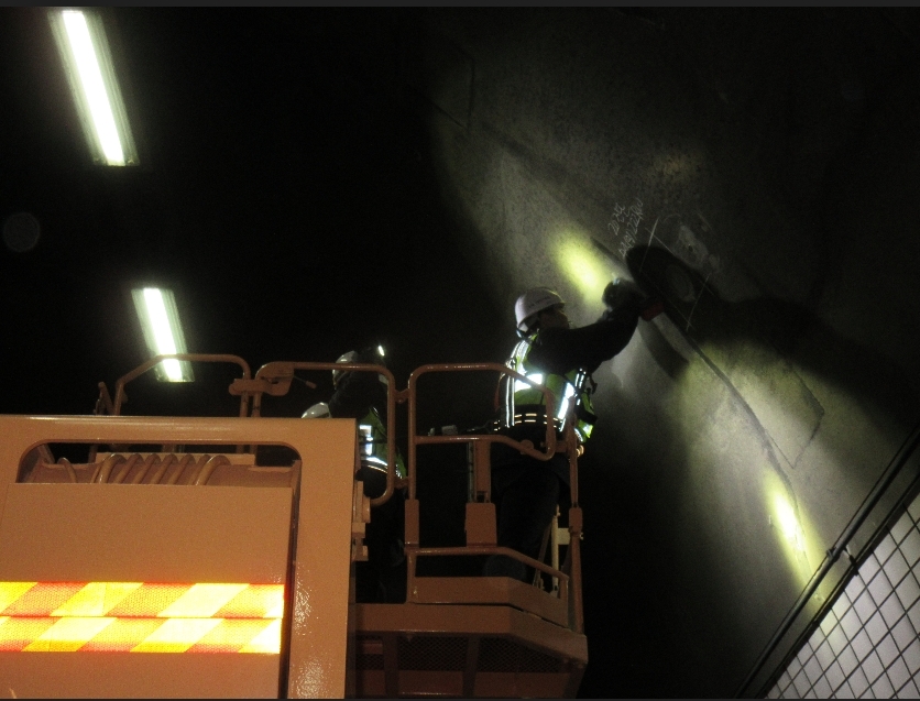 노고산1터널 현장조사 모습.(사진=국토안전관리원)