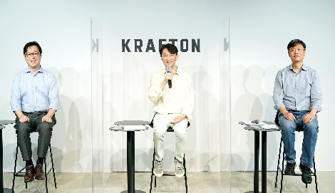 크래프톤이 26일 온라인 IPO 기자간담회를 진행, 유가증권시장 상장에 따른 향후 성장 전략과 비전을 발표했다. (좌측부터 배동근 CFO, 김창한 대표, 장병규 의장) 사진=크래프톤