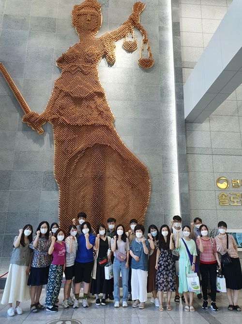 교사 직무연수 기념촬영.(사진제공=부산청소년비행예방센터)