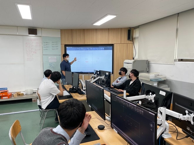 부산동의공고 학생들이 방과후에도 남아 공부하고 있다.(사진제공=부산교육청)