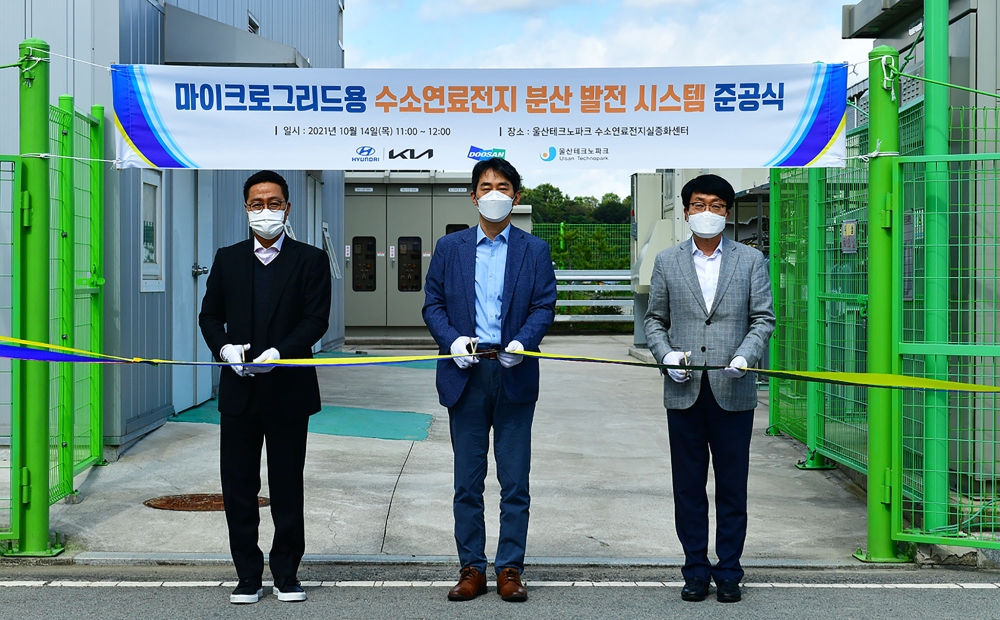 (왼족부터) ㈜두산퓨얼셀 박수철 전무, 현대자동차 오재혁 상무, 울산테크노파크 우항수 단장.(사진=현대자동차)