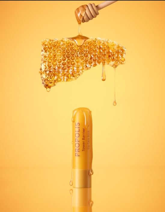 토니모리, 건조해진 입술을 케어해줄 '프로폴리스 타워베리어 립케어 라인' 출시.(사진=토니모리)