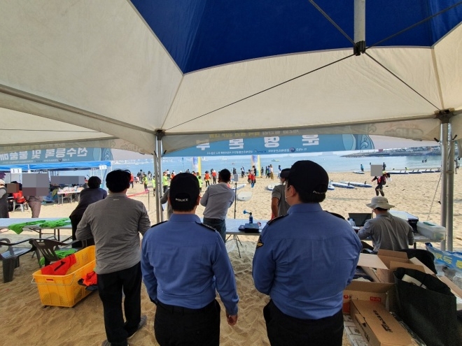 11월 20일 광안리해수욕장에서 수상레저안전 릴레이 행사를 진행하고 있다.