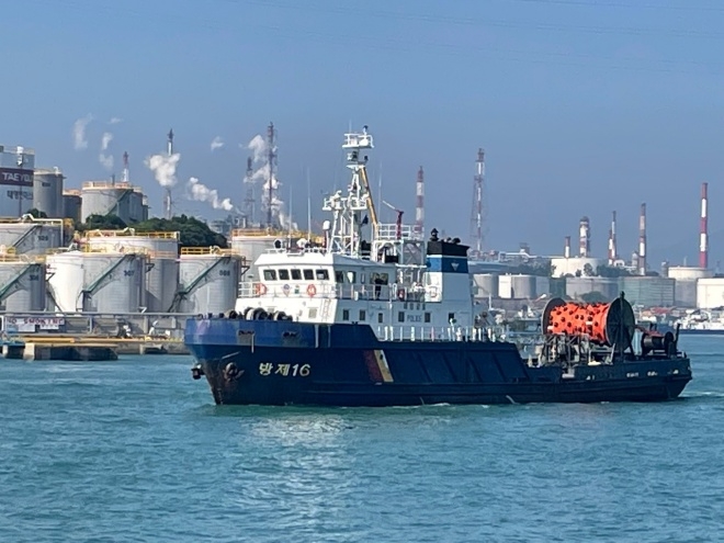 해양경찰청 주관 경비함정 성과관리 경연대회에서 특수함정분야 1위에 선정된 울산해양경찰서 소속 방제16호정.(사진제공=남해해경청)