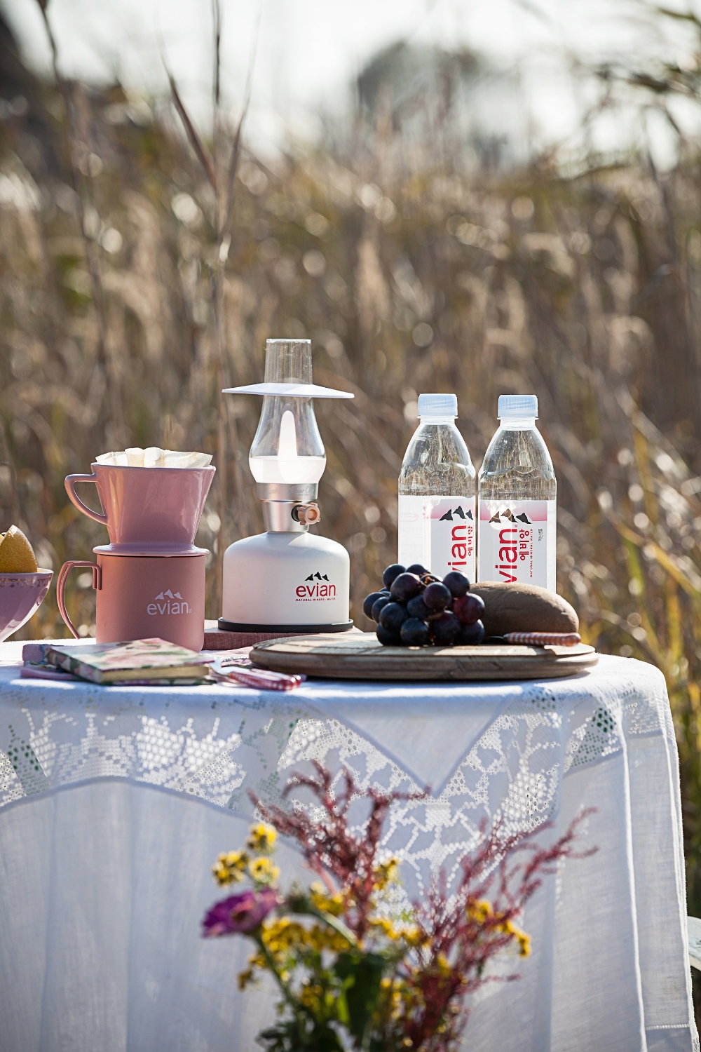 롯데칠성음료, 한정판 굿즈 출시 ‘연말엔(&) 에비앙’ 이벤트 진행