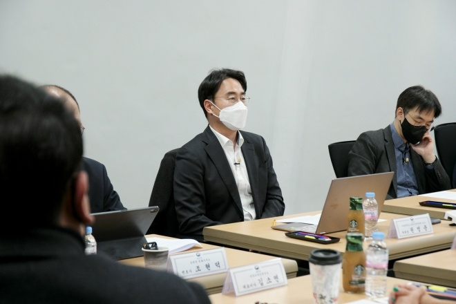 미래시민포럼 위원장인 서울대 법학전문대학원 권영준 교수가 발언하고 있다.(사진제공=법무부)