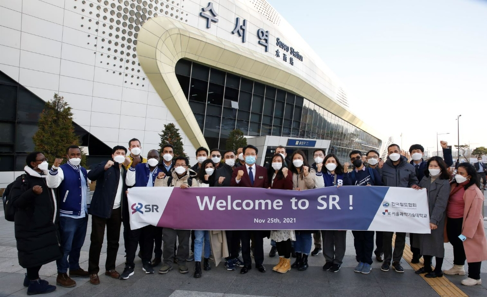글로벌 철도연수과정 해외연수생 SRT수서역 방문 모습.(사진=SR)