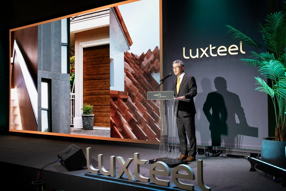 동국제강 장세욱 부회장이 지난 8일 럭스틸 10주년 기념 기자간담회에서 ‘DK 컬러 비전 2030’을 발표하고 있다.(사진=동국제강)