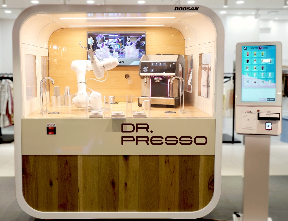 두산로보틱스, 모듈러 로봇카페 제품 출시