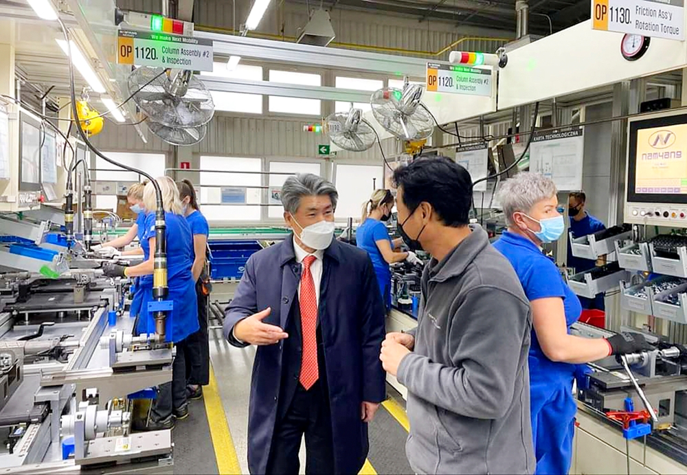 윤종원 기업은행장, 해외출장 통해 유럽 진출사업 점검