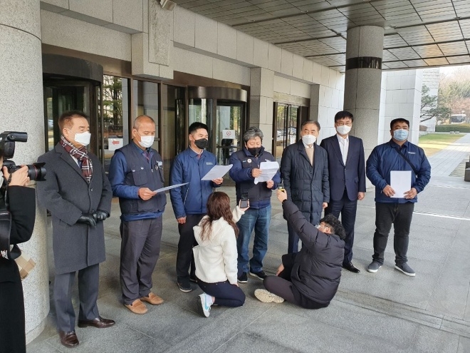 금속 현대중공업지부가 16일 대법원 선고 후 판결을 환영하는 기자회견을 열고 있다.(사진제공=현대중공업지부(