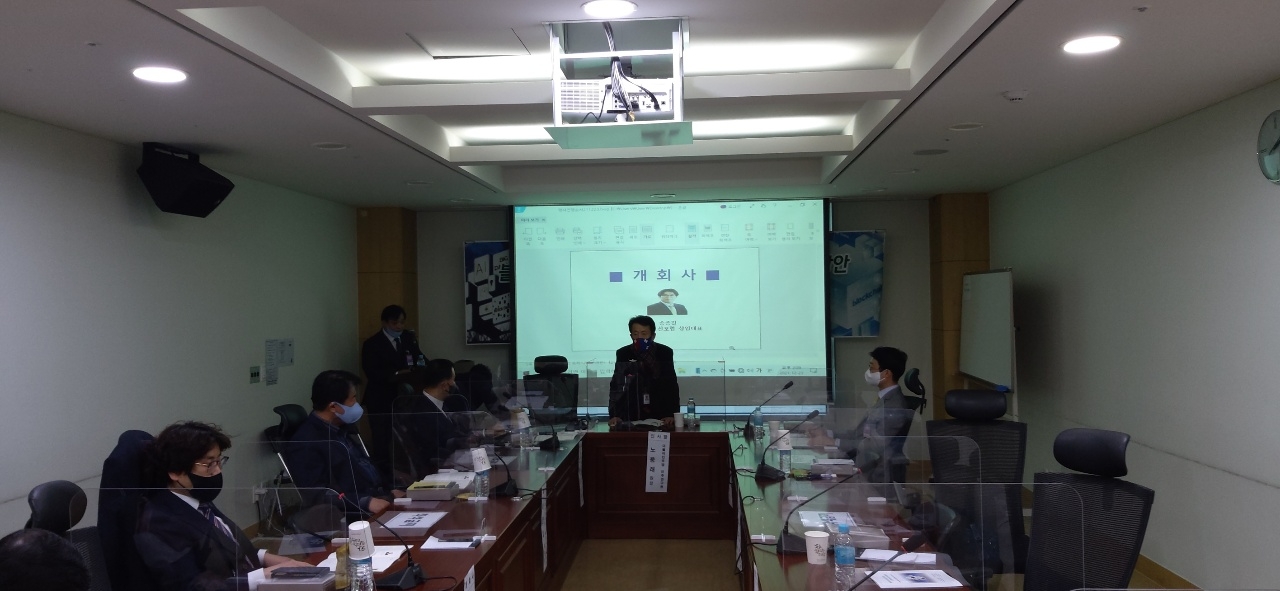 4차 산업 시민포럼 (상임공동의장 최석만/ 한대규)은 23일 국회의원회관 제7간담회의실에서 '블록체인 기술발전 방향과 암호화폐 문제 대응 방안'이란 주제로 입법정책세미나를 개최 했다. (사진=4차 산업 시민포럼)